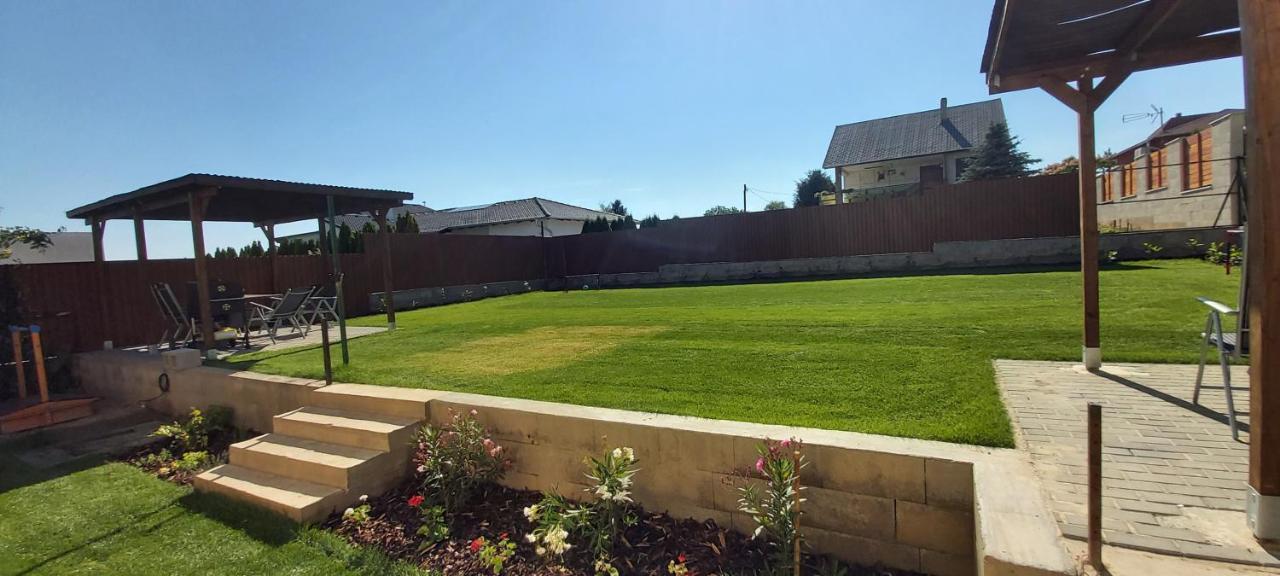 Grand Apartmanhaz Gyenesdias Luaran gambar
