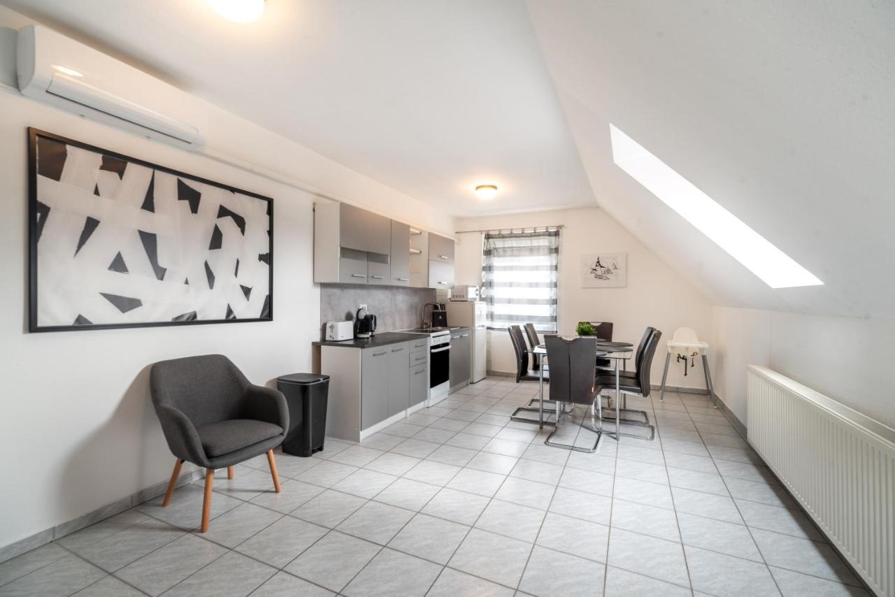 Grand Apartmanhaz Gyenesdias Luaran gambar
