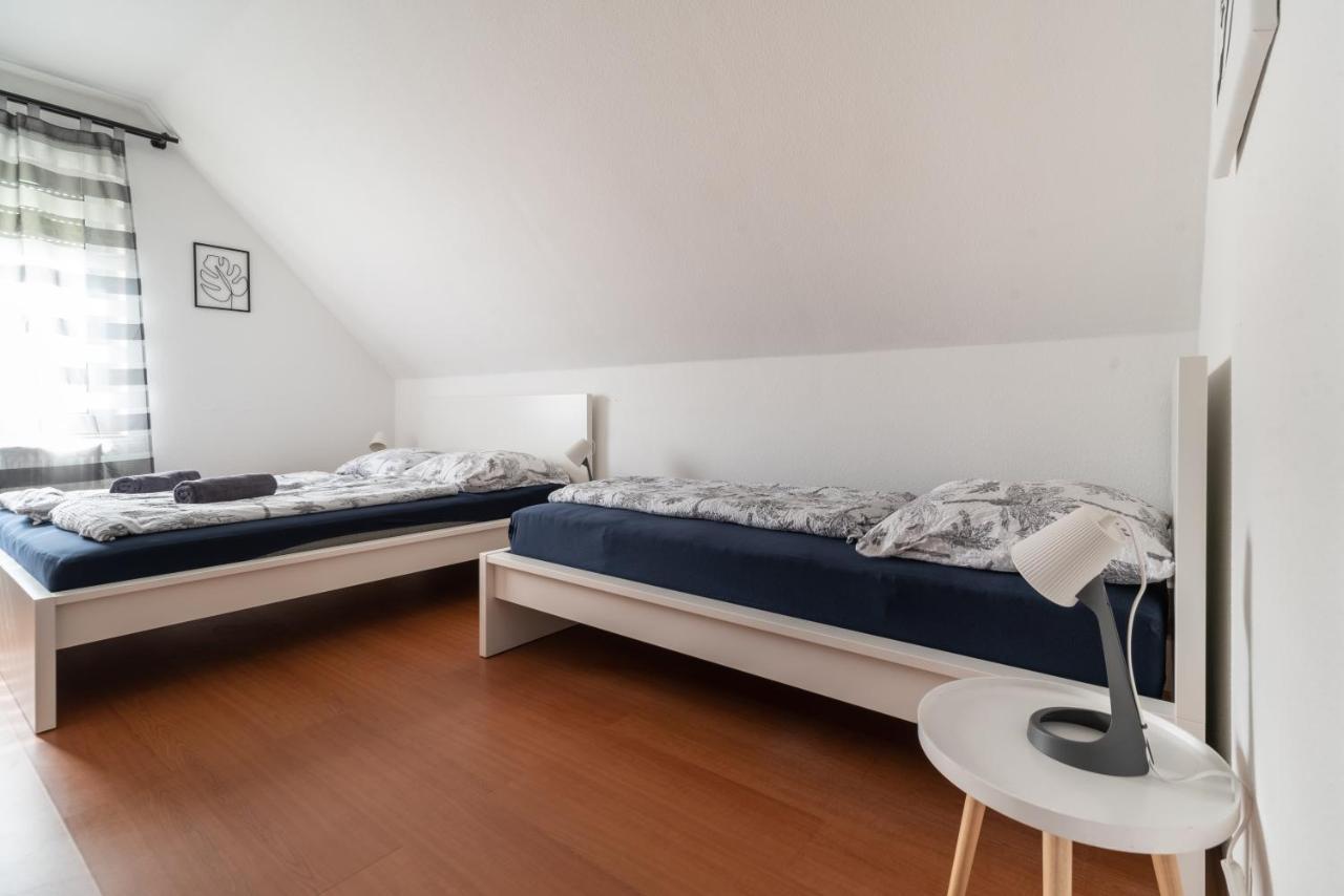 Grand Apartmanhaz Gyenesdias Luaran gambar