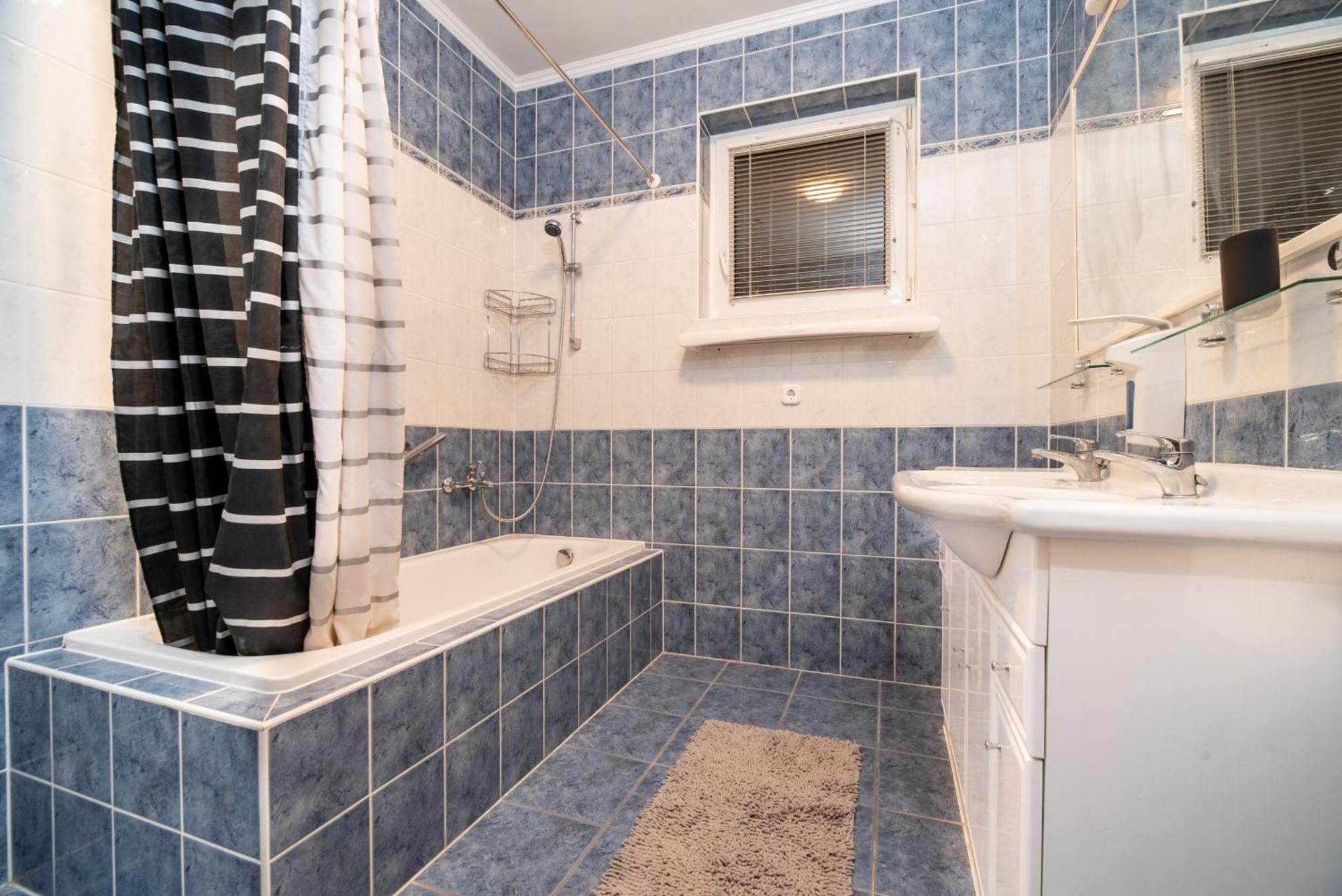 Grand Apartmanhaz Gyenesdias Luaran gambar