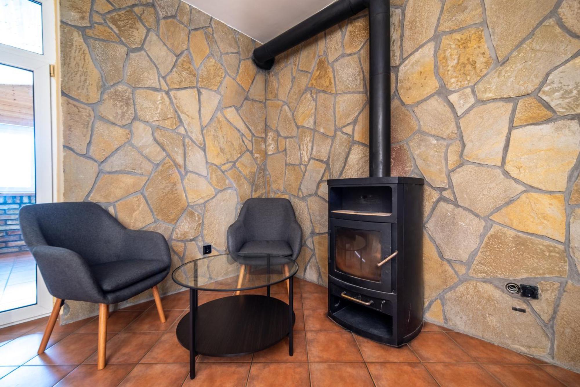 Grand Apartmanhaz Gyenesdias Luaran gambar