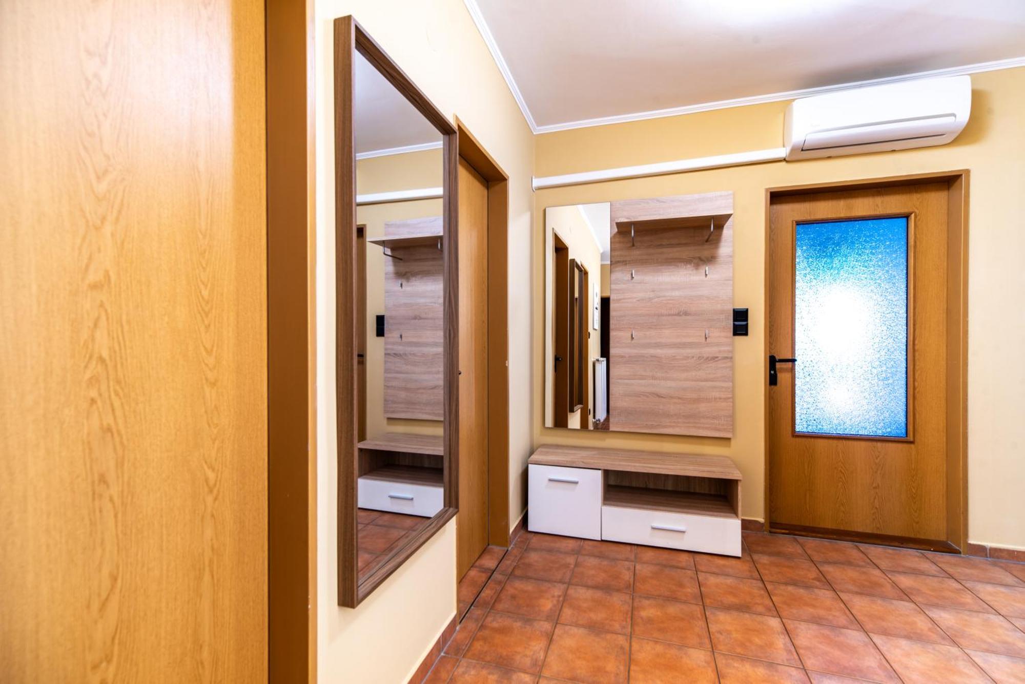 Grand Apartmanhaz Gyenesdias Luaran gambar