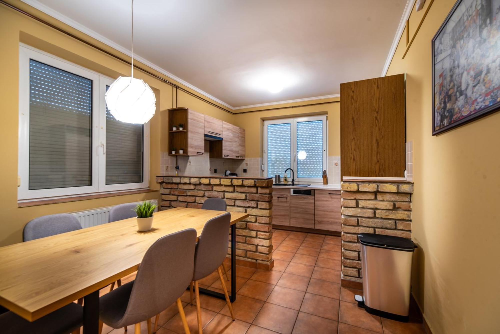 Grand Apartmanhaz Gyenesdias Luaran gambar