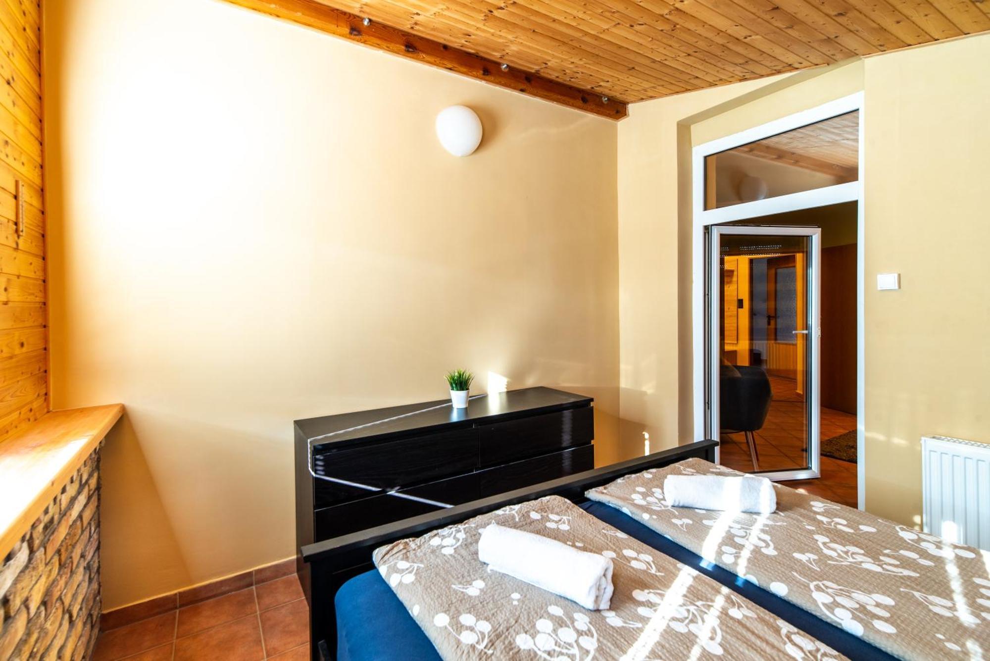 Grand Apartmanhaz Gyenesdias Luaran gambar